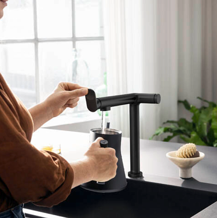 Смеситель Hansgrohe Aqittura 76804670 для кухонной мойки, черный матовый