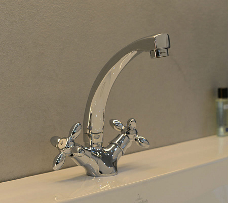 Смеситель Agger Retro A1901100 для кухонной мойки